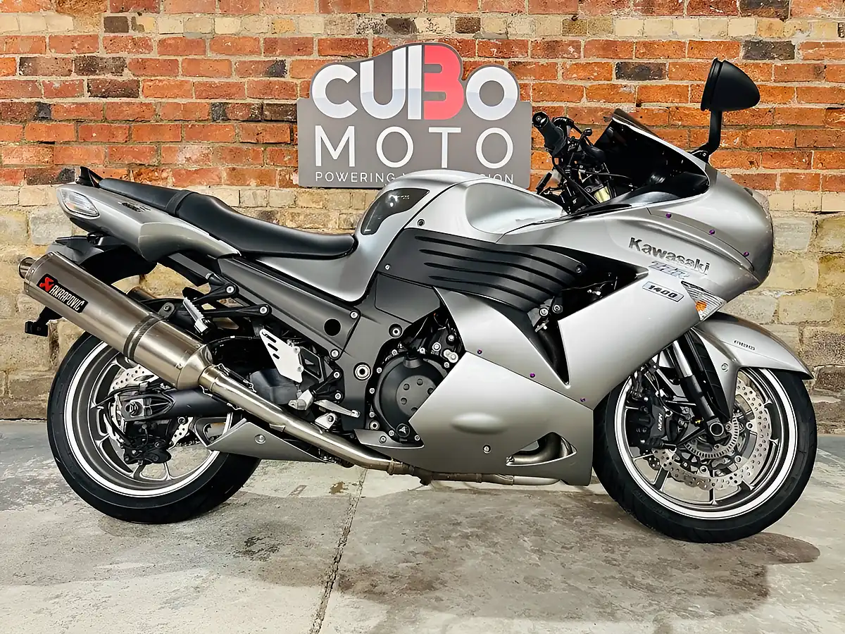 Used 2009 Kawasaki Zzr1400 Abs Silver - Interior and Exterior details 2