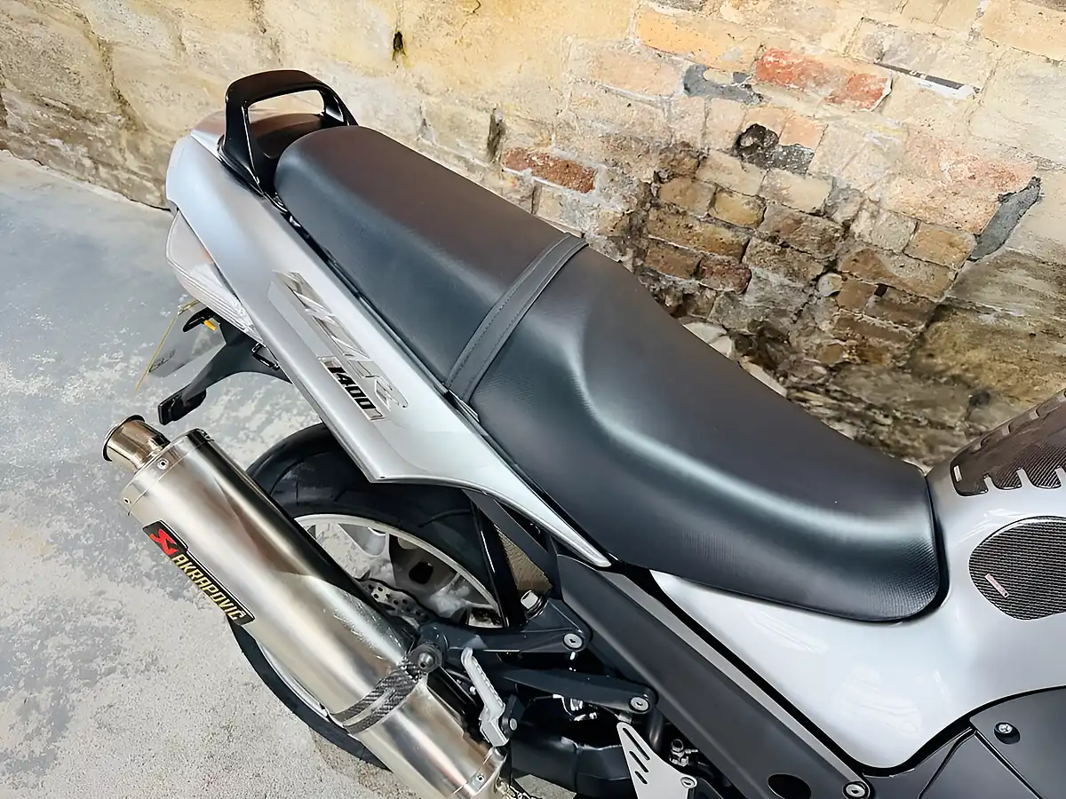Used 2009 Kawasaki Zzr1400 Abs Silver - Interior and Exterior details 9