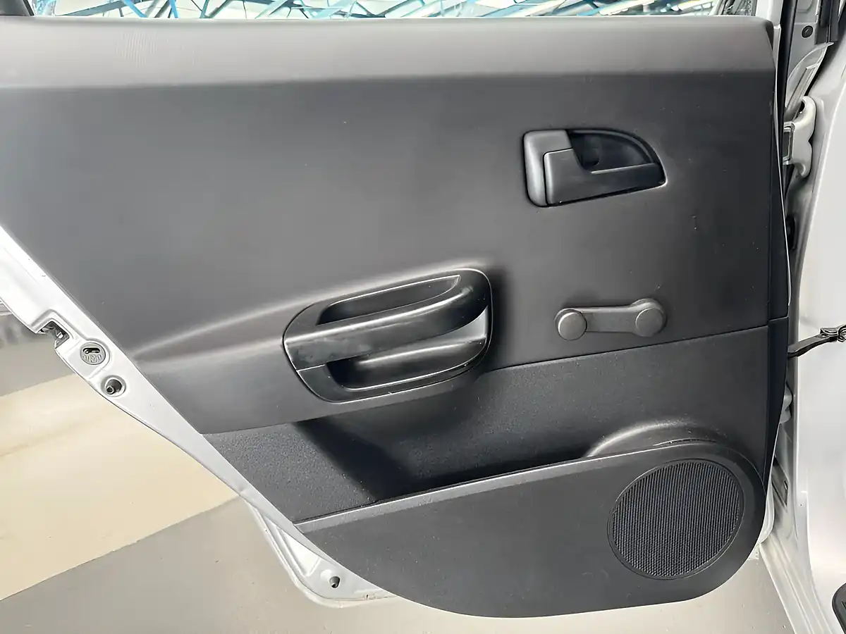 Used 2009 Kia Ceed 2 Silver - Interior and Exterior details 17