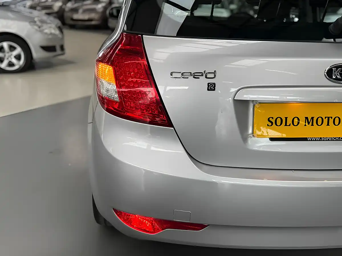Used 2009 Kia Ceed 2 Silver - Interior and Exterior details 18