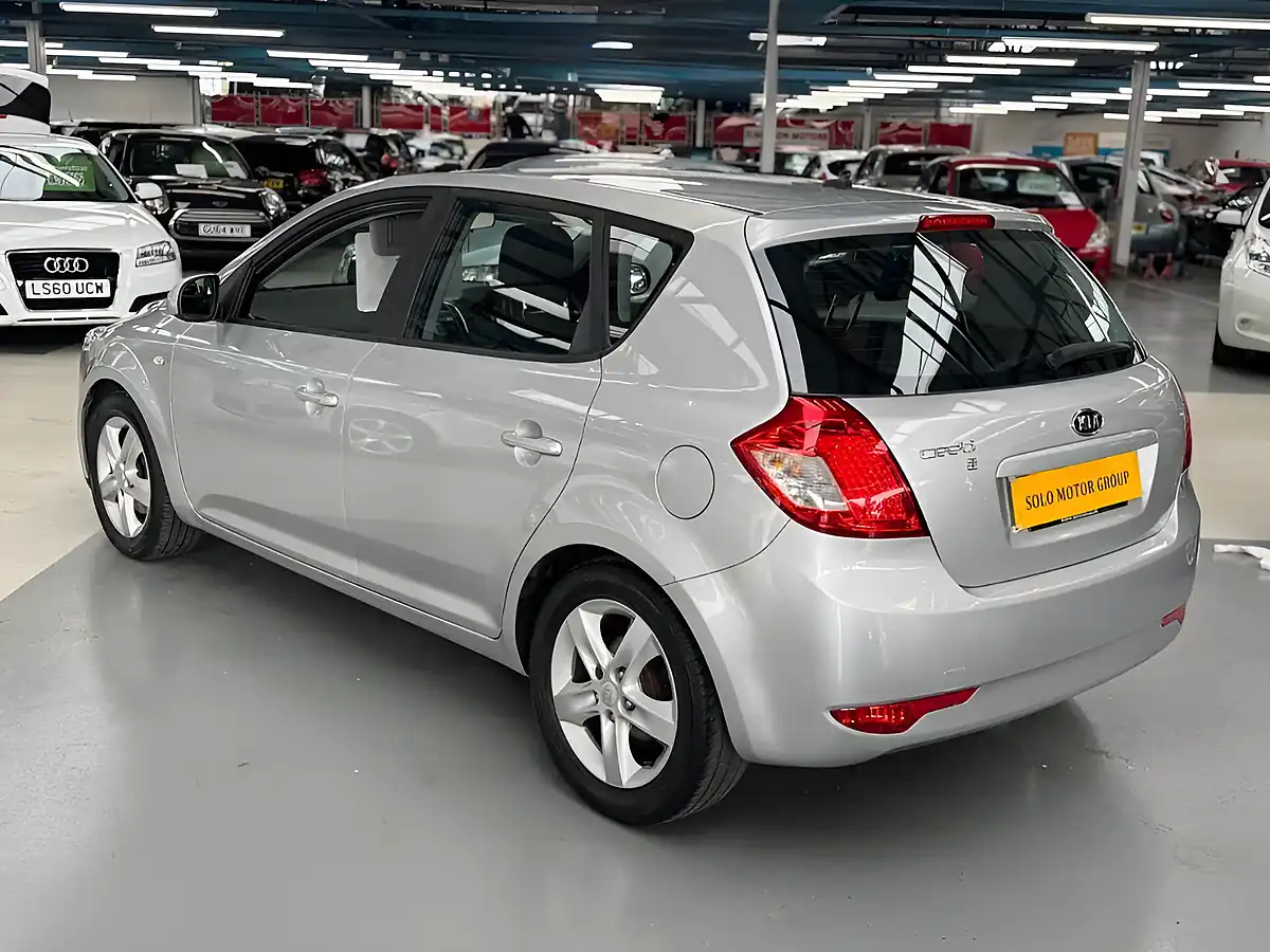 Used 2009 Kia Ceed 2 Silver - Interior and Exterior details 2