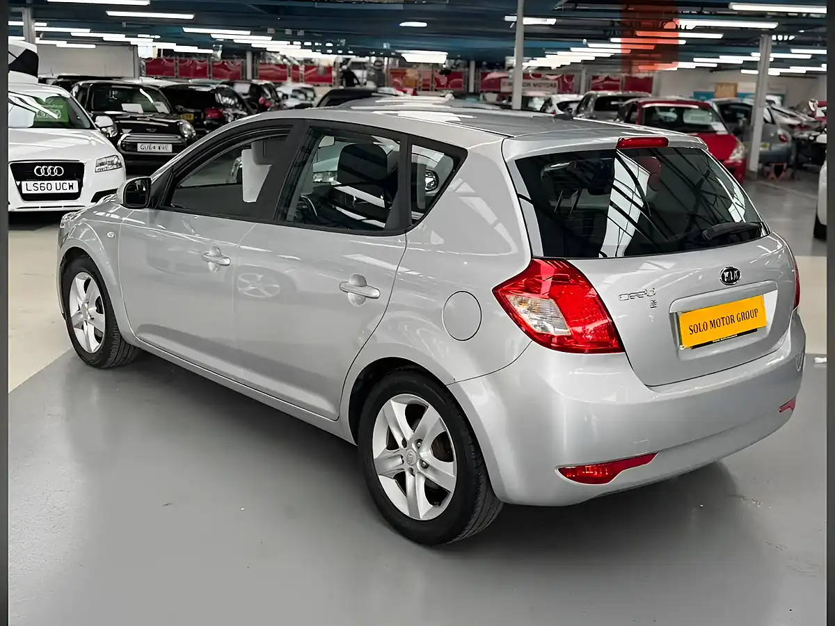 Used 2009 Kia Ceed 2 Silver - Interior and Exterior details 20