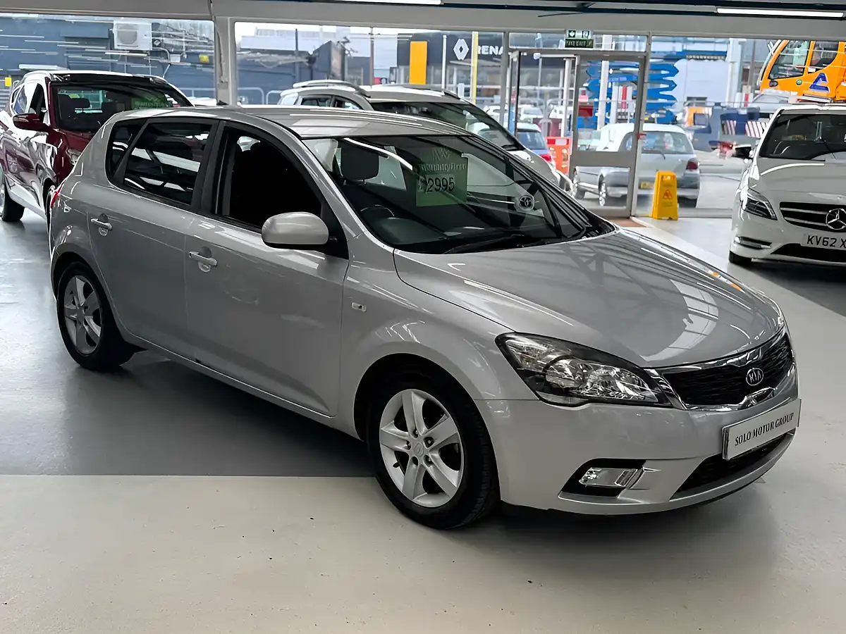 Used 2009 Kia Ceed 2 Silver - Interior and Exterior details 4