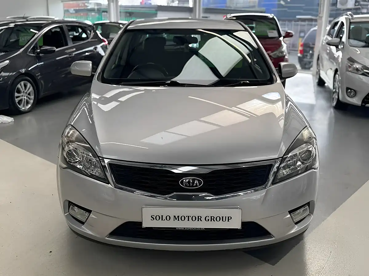 Used 2009 Kia Ceed 2 Silver - Interior and Exterior details 6