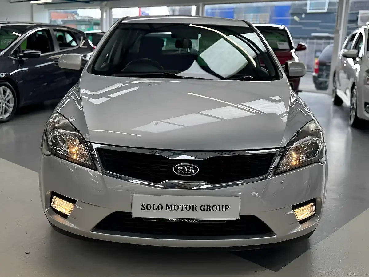 Used 2009 Kia Ceed 2 Silver - Interior and Exterior details 7