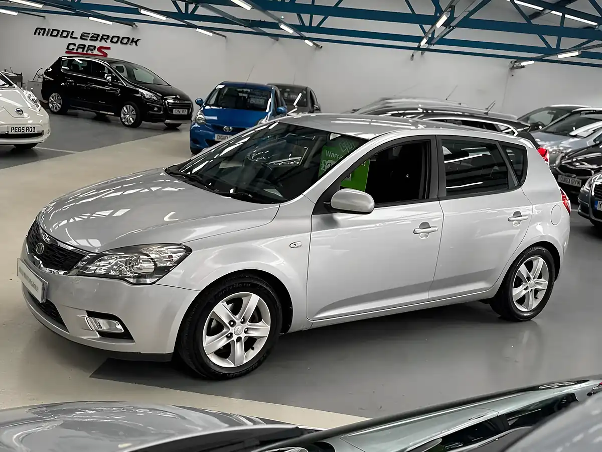 Used 2009 Kia Ceed 2 Silver - Interior and Exterior details 9
