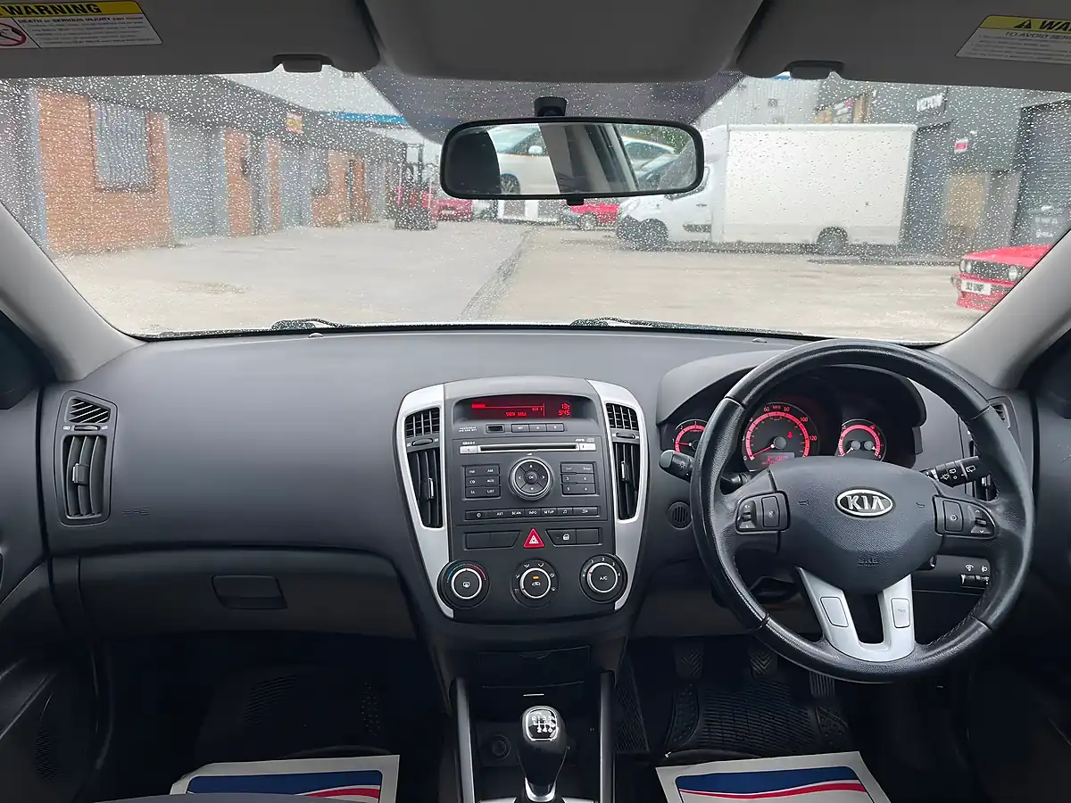 Used 2009 Kia Ceed 2 Sports Wagon Silver - Interior and Exterior details 12