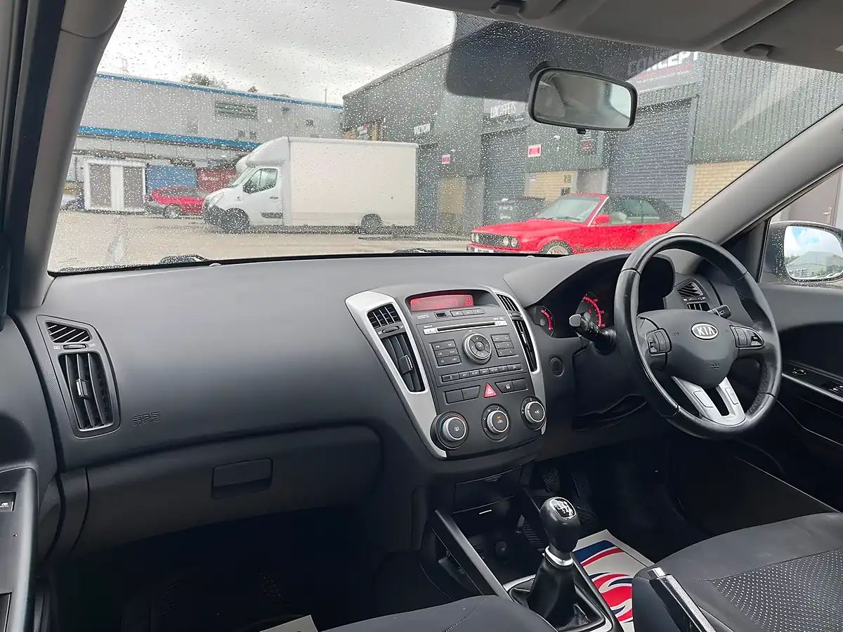 Used 2009 Kia Ceed 2 Sports Wagon Silver - Interior and Exterior details 13