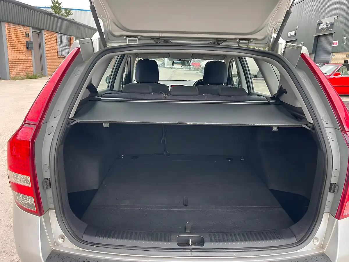 Used 2009 Kia Ceed 2 Sports Wagon Silver - Interior and Exterior details 14