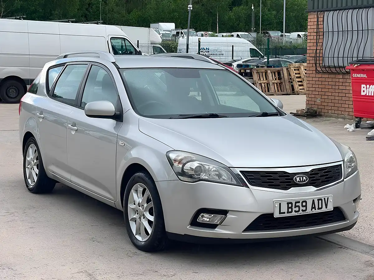 Used 2009 Kia Ceed 2 Sports Wagon Silver - Interior and Exterior details 3
