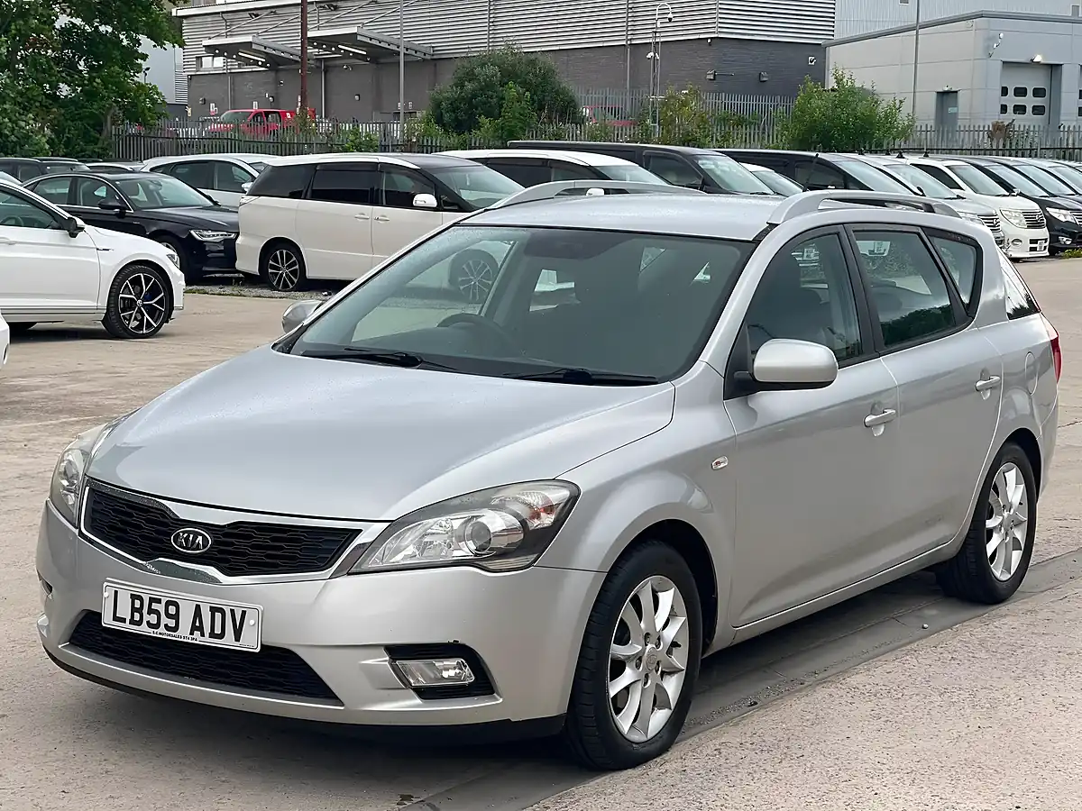 Used 2009 Kia Ceed 2 Sports Wagon Silver - Interior and Exterior details 4