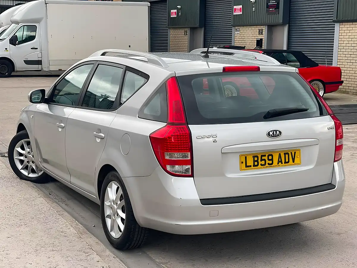 Used 2009 Kia Ceed 2 Sports Wagon Silver - Interior and Exterior details 5