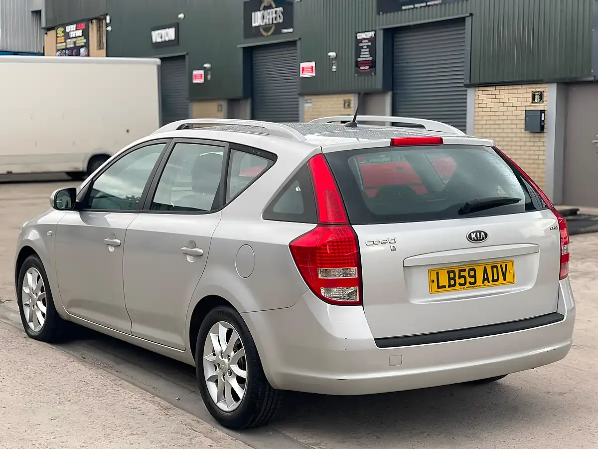 Used 2009 Kia Ceed 2 Sports Wagon Silver - Interior and Exterior details 6