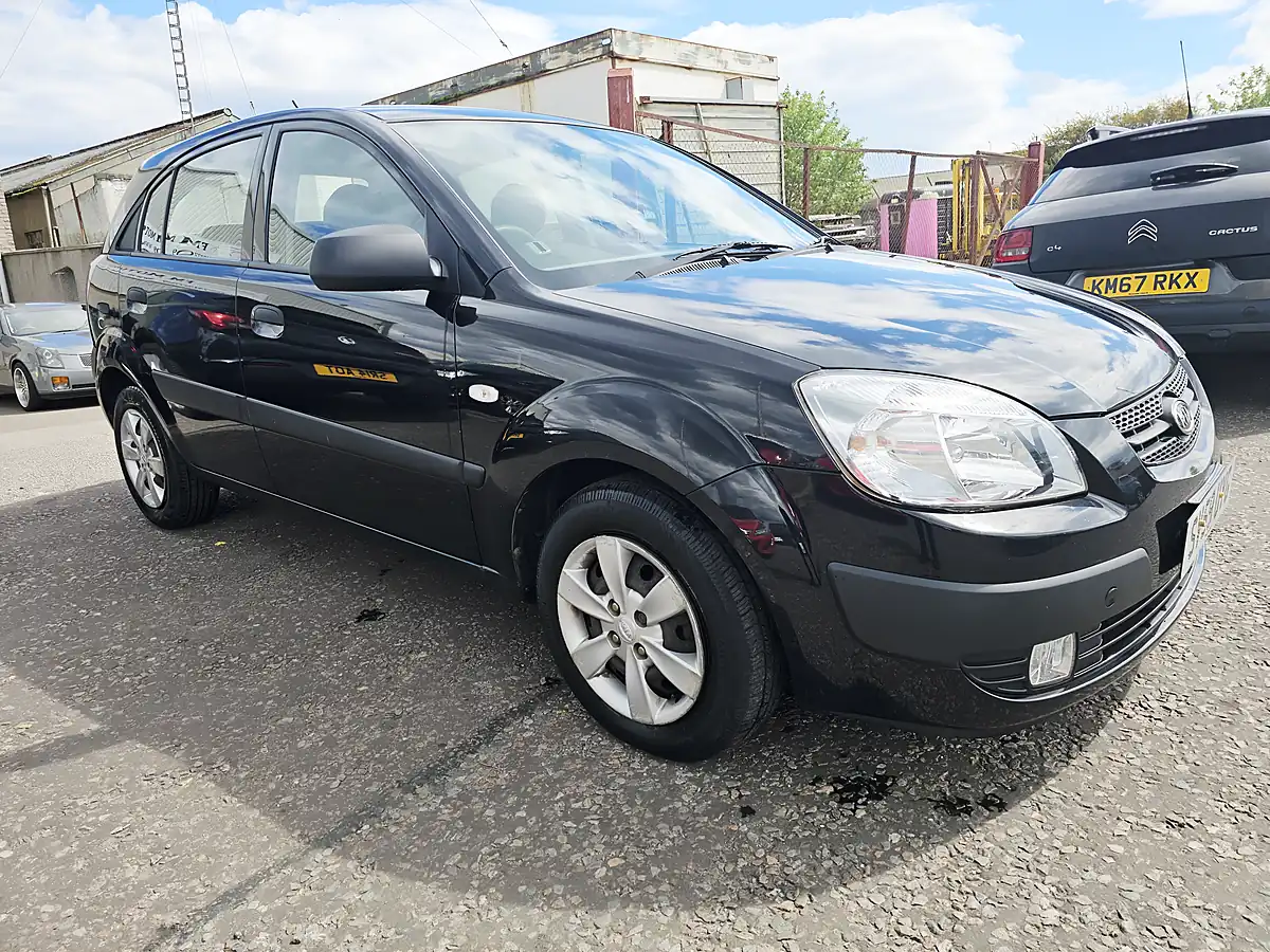 Used 2009 Kia Rio Black - Interior and Exterior details 6