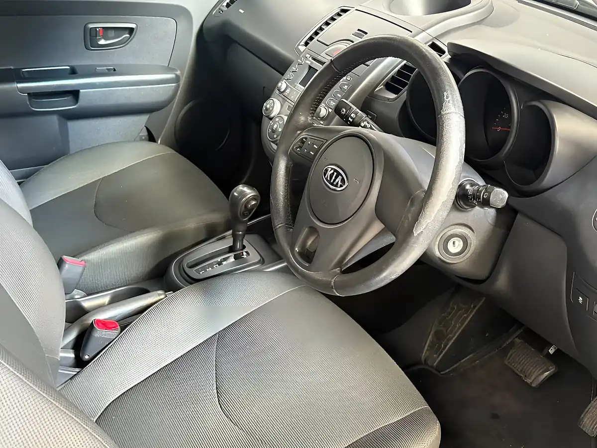 Used 2009 Kia Soul 2 Silver - Interior and Exterior details 15