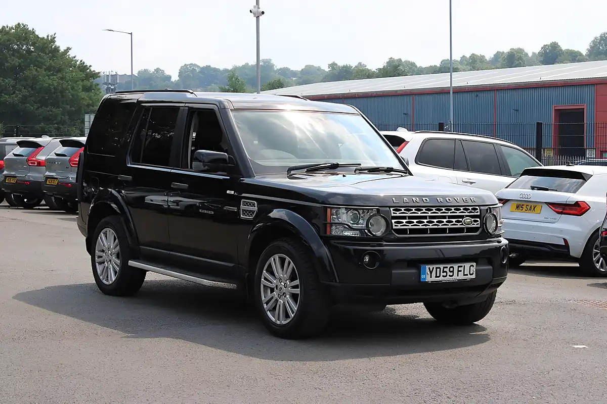 Used 2009 Land Rover Discovery 4 Hse Black - Front View