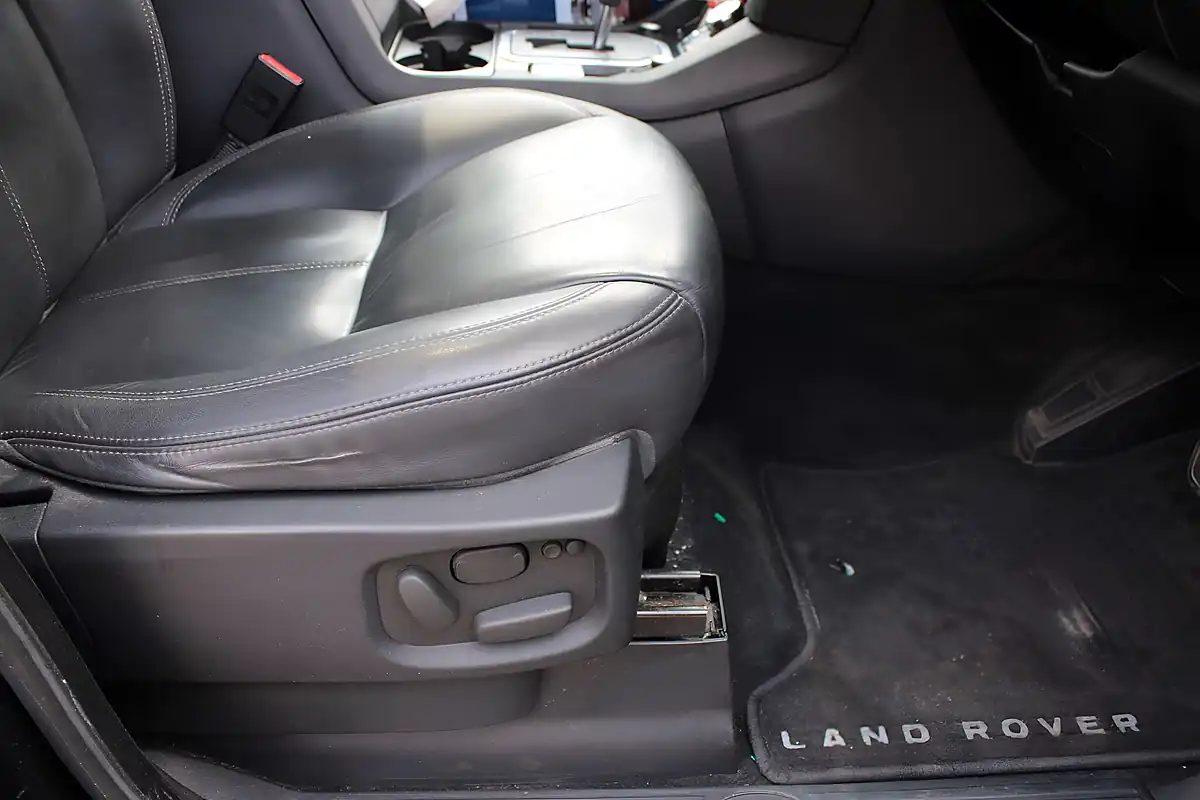 Used 2009 Land Rover Discovery 4 Hse Black - Interior and Exterior details 10