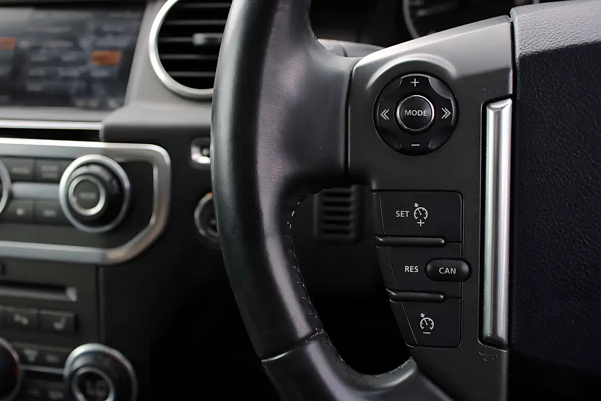 Used 2009 Land Rover Discovery 4 Hse Black - Interior and Exterior details 14