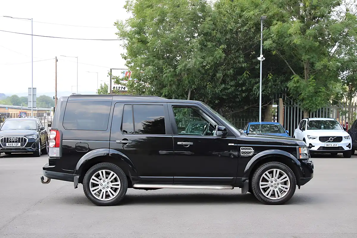 Used 2009 Land Rover Discovery 4 Hse Black - Interior and Exterior details 2