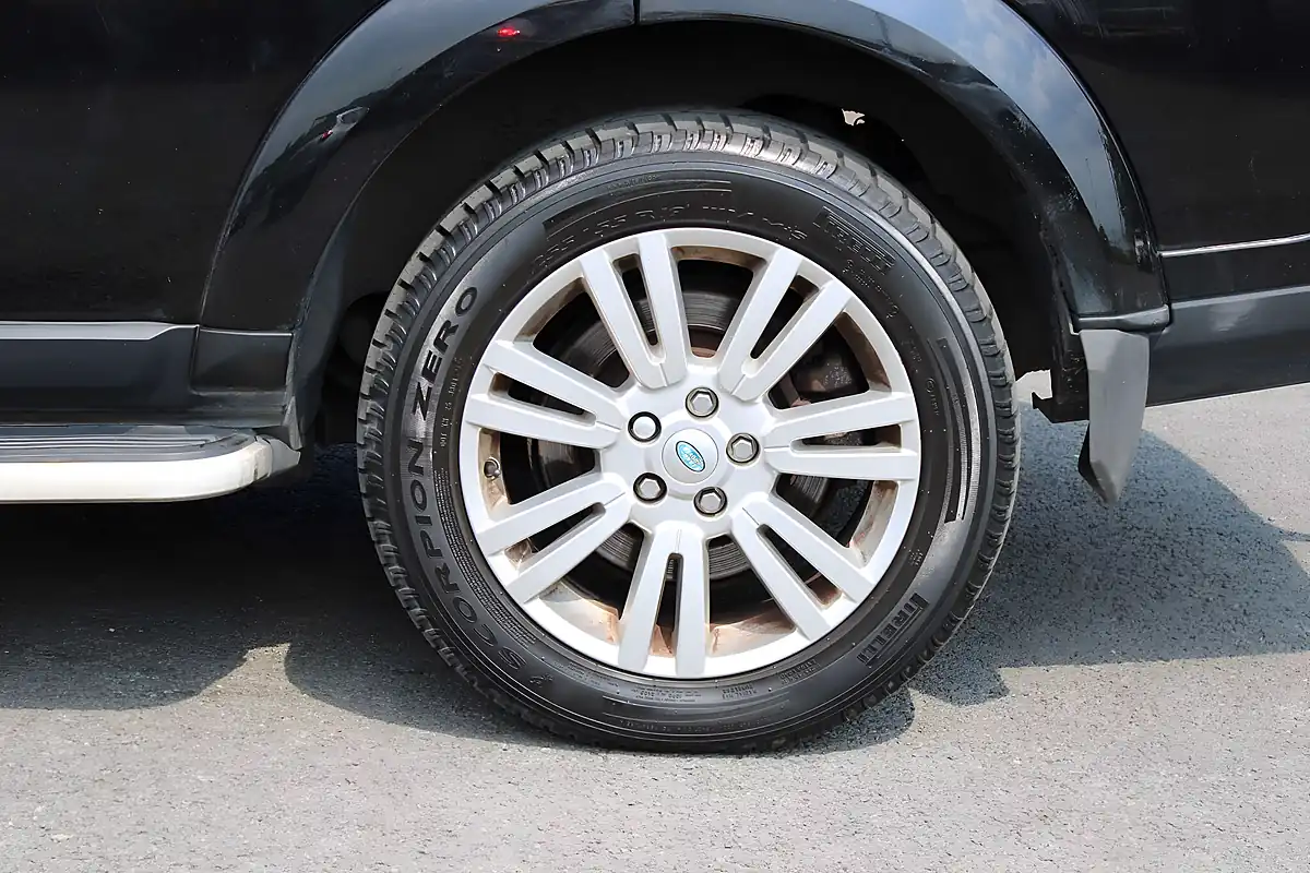 Used 2009 Land Rover Discovery 4 Hse Black - Interior and Exterior details 20