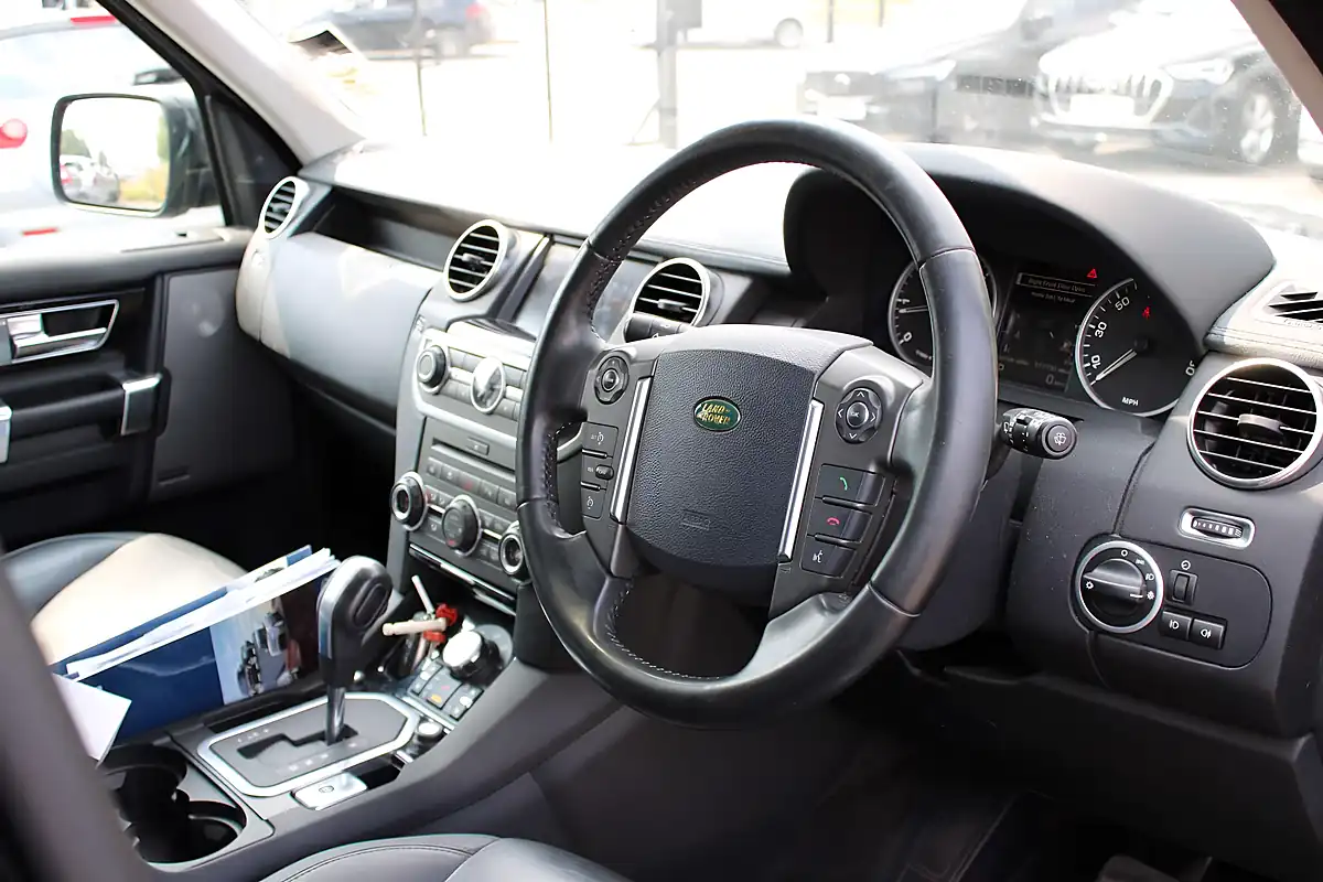Used 2009 Land Rover Discovery 4 Hse Black - Interior and Exterior details 9