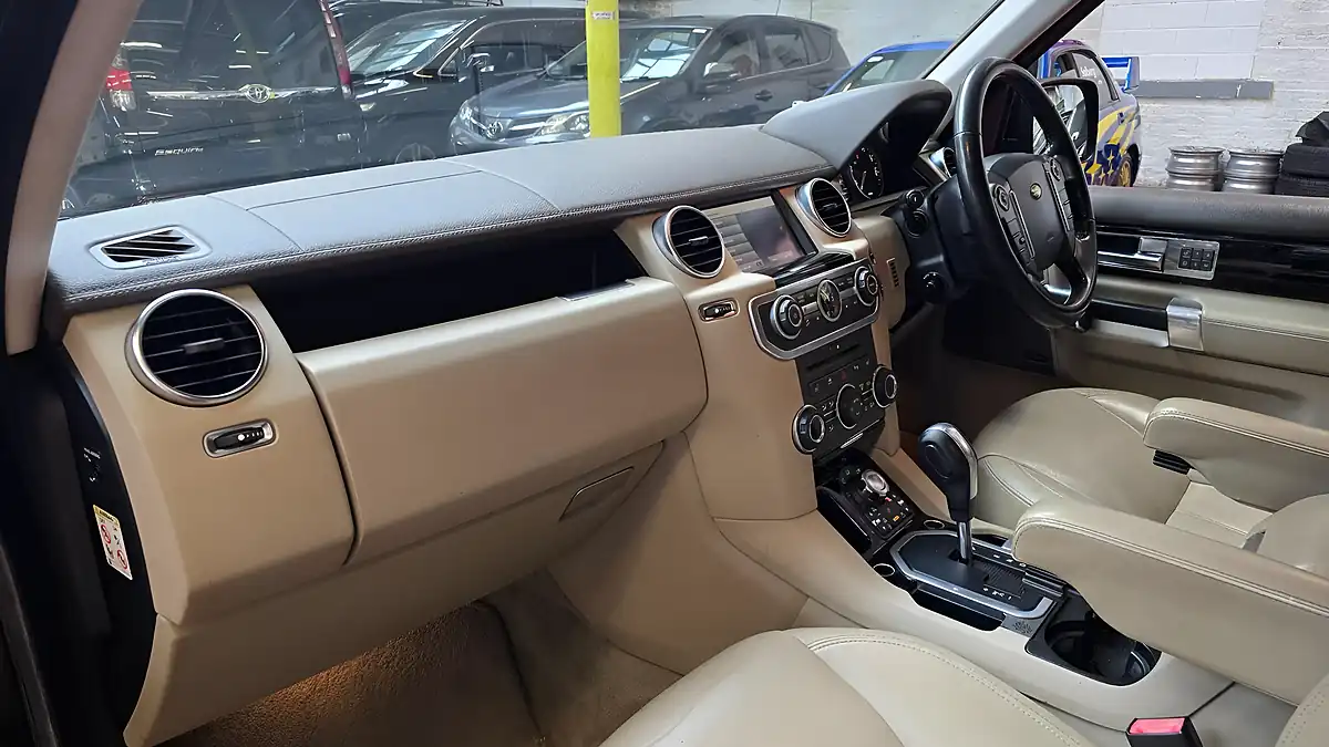 Used 2009 Land Rover Discovery 4 Hse Brown - Interior and Exterior details 12