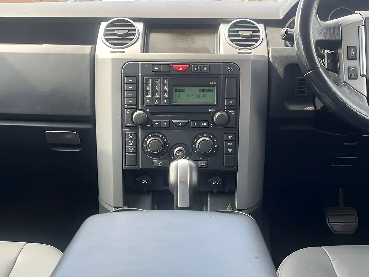 Used 2009 Land Rover Discovery Xs Grey - Interior and Exterior details 16