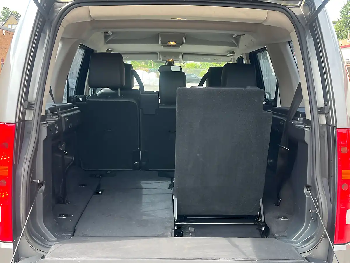 Used 2009 Land Rover Discovery Xs Grey - Interior and Exterior details 18