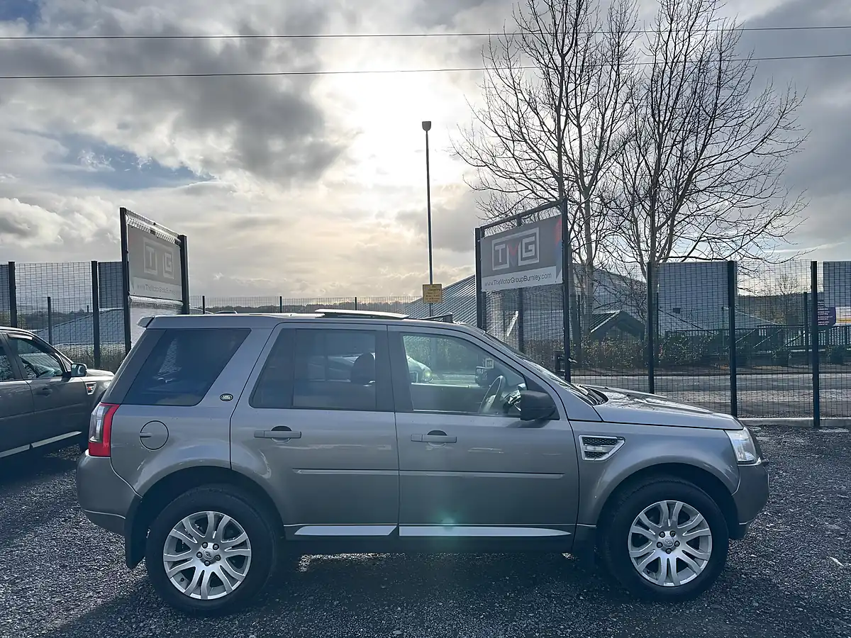 Used 2009 Land Rover Freelander 2 Hse Grey - Interior and Exterior details 8