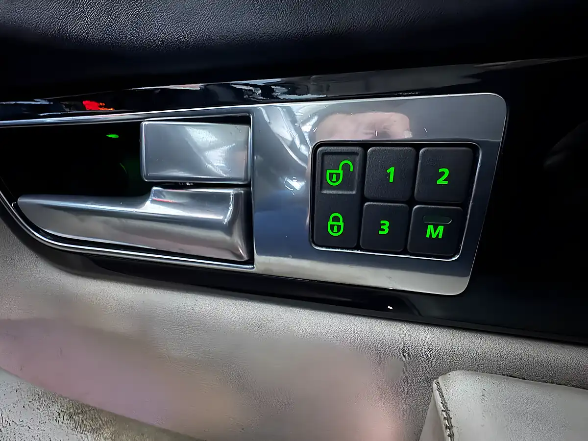 Used 2009 Land Rover Range Rover Sport Hse Black - Interior and Exterior details 16