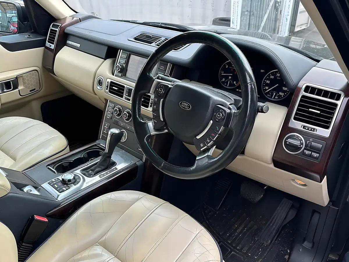 Used 2009 Land Rover Range Rover Vogue Black - Interior and Exterior details 6