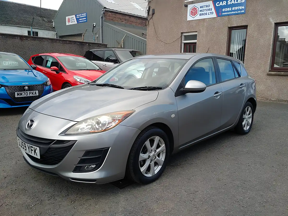 Used 2009 Mazda Mazda3 TS2 Silver - Front View