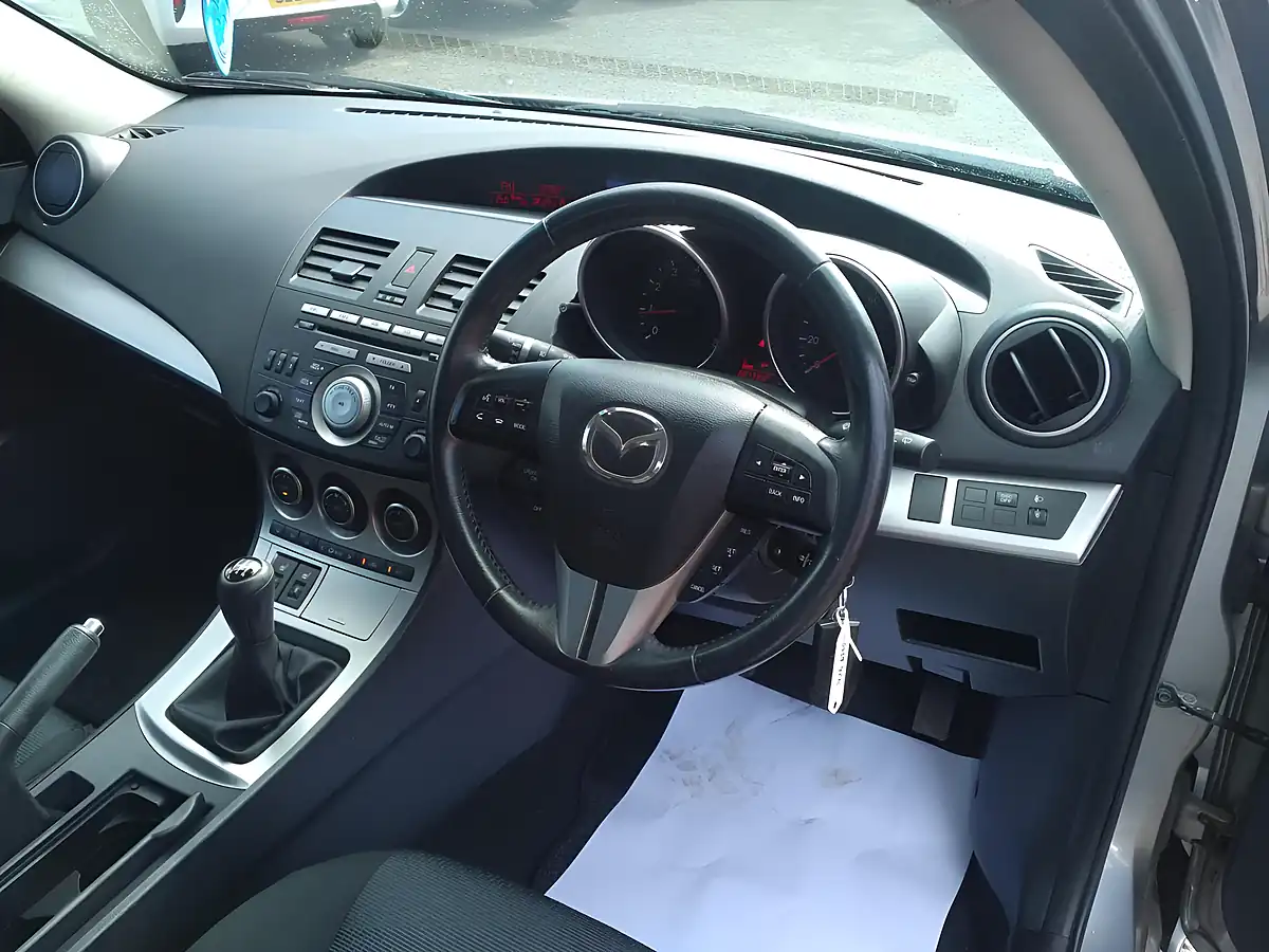 Used 2009 Mazda Mazda3 TS2 Silver - Interior and Exterior details 11