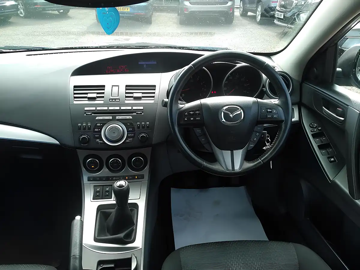 Used 2009 Mazda Mazda3 TS2 Silver - Interior and Exterior details 12