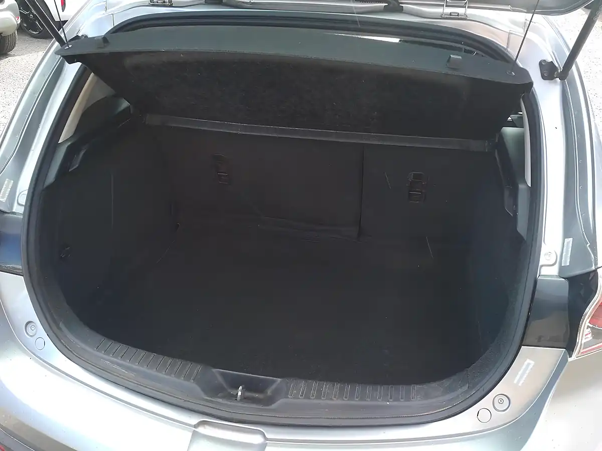 Used 2009 Mazda Mazda3 TS2 Silver - Interior and Exterior details 15
