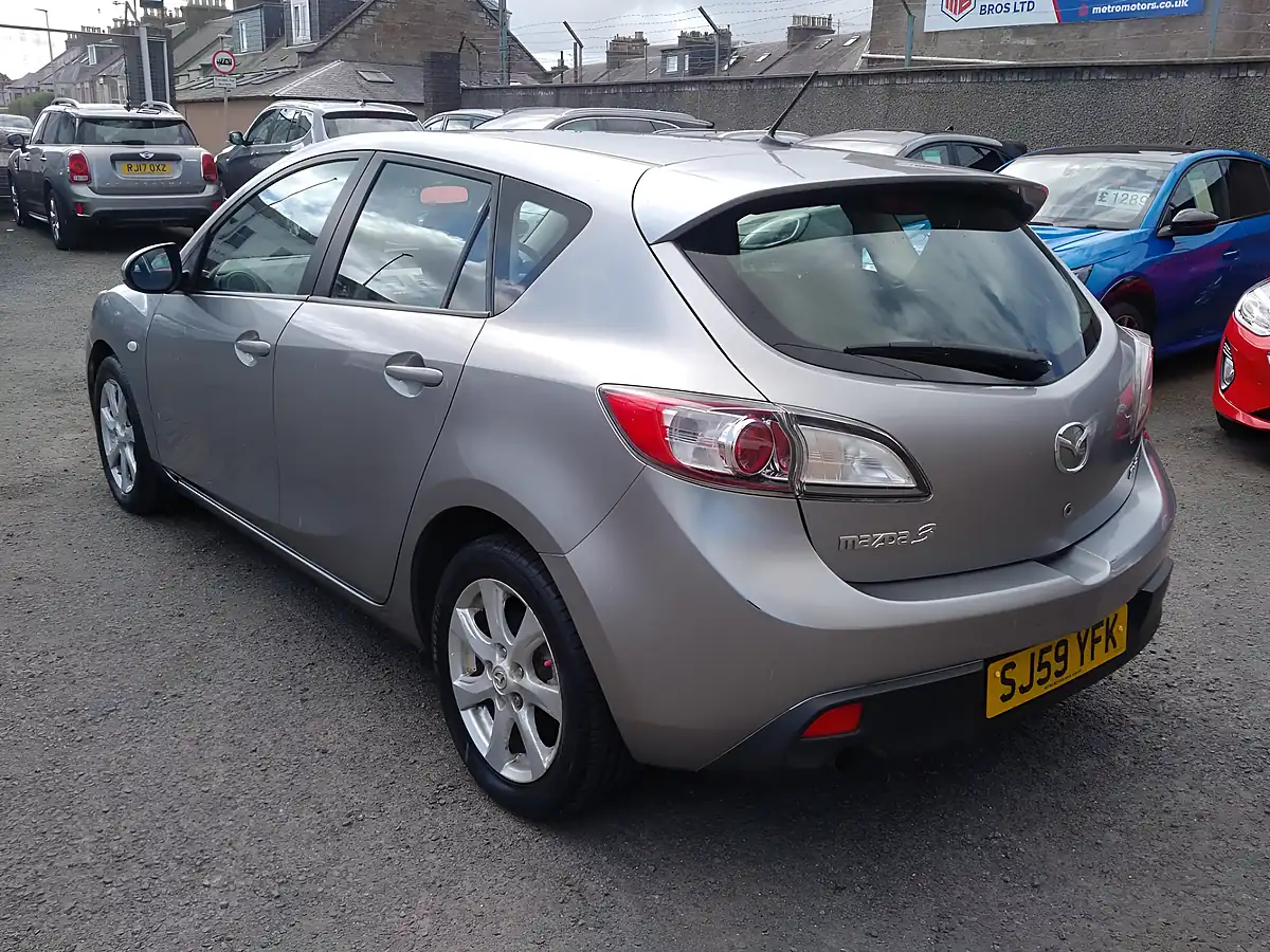 Used 2009 Mazda Mazda3 TS2 Silver - Interior and Exterior details 4