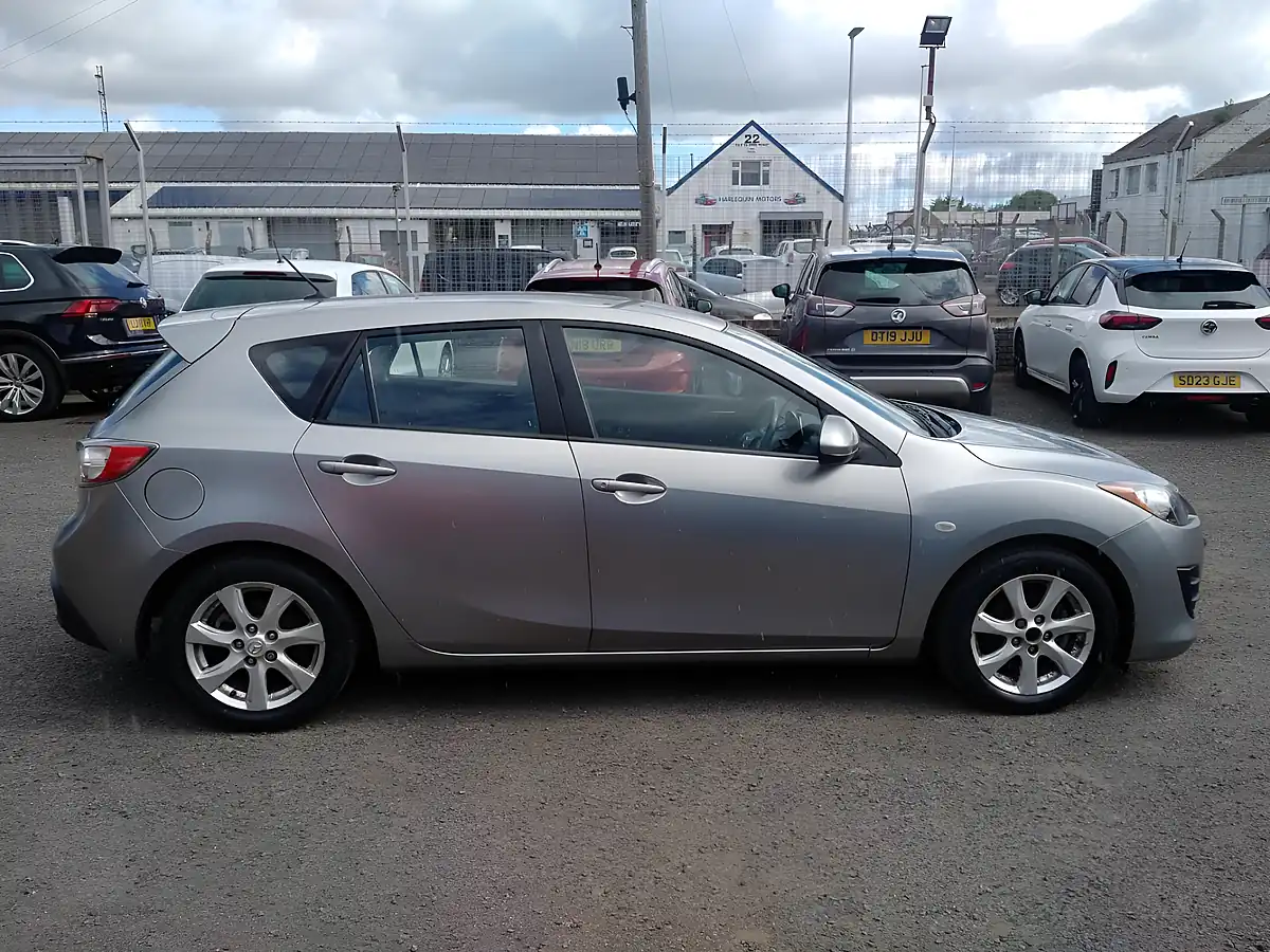 Used 2009 Mazda Mazda3 TS2 Silver - Interior and Exterior details 7
