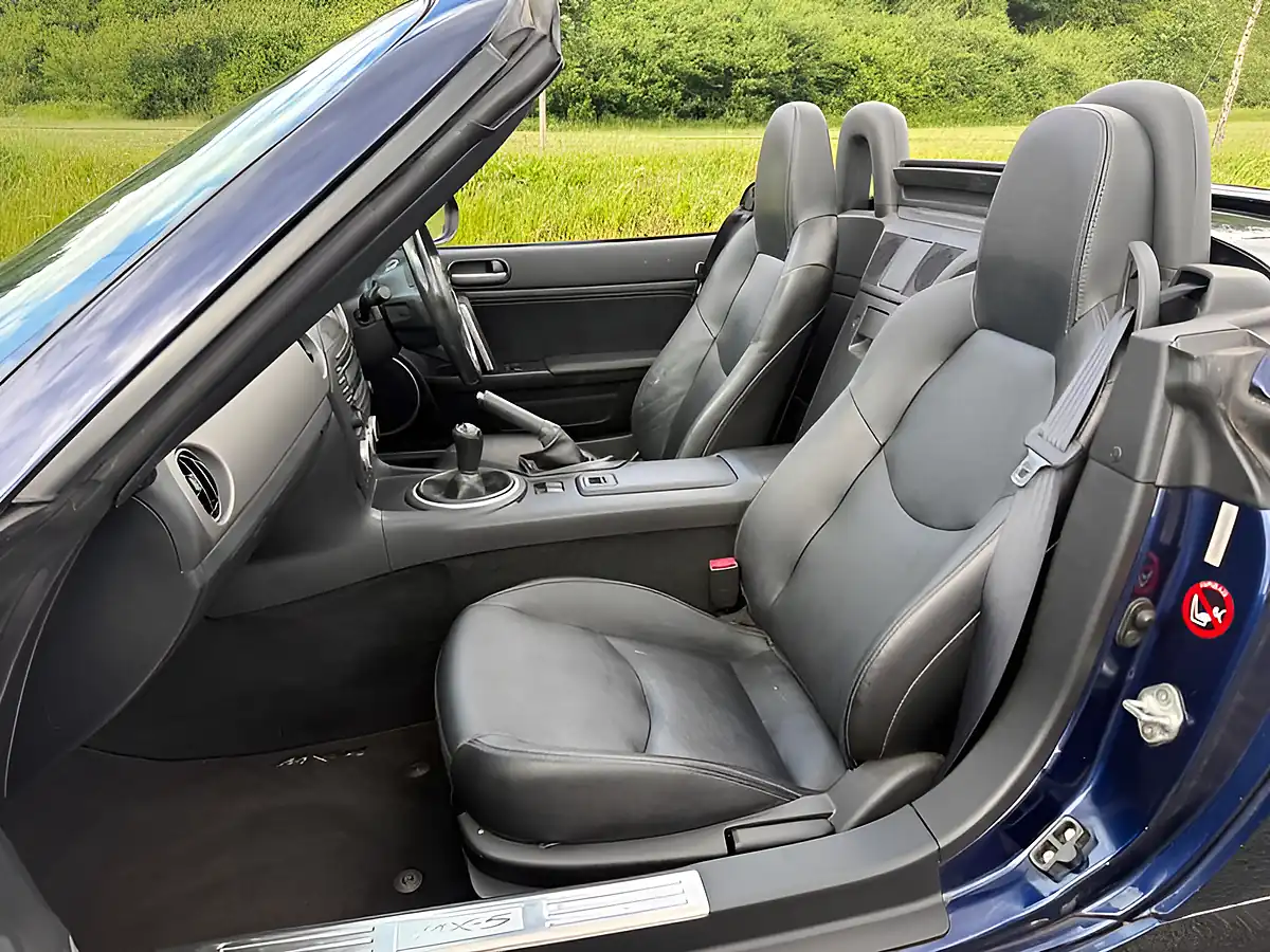 Used 2009 Mazda MX-5 Se Blue - Interior and Exterior details 16