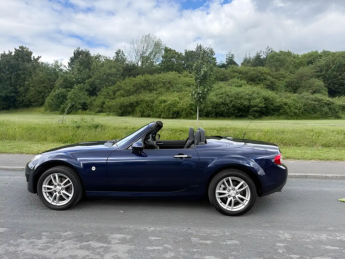 Used 2009 Mazda MX-5 Se Blue - Interior and Exterior details 4
