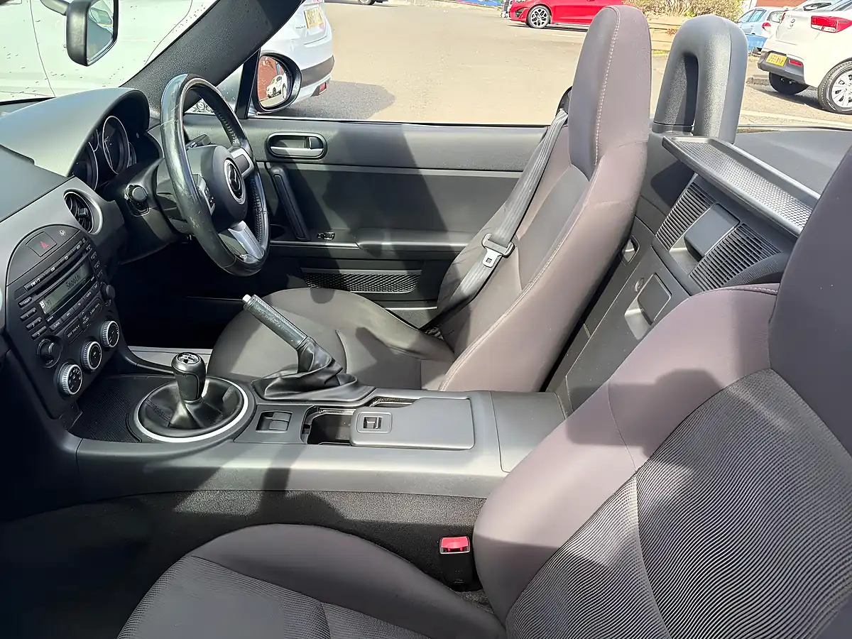 Used 2009 Mazda MX-5 Se Silver - Interior and Exterior details 10