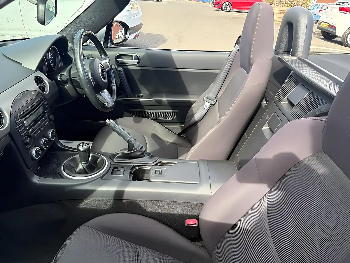 Used 2009 Mazda MX-5 Se Silver - Interior and Exterior details 11