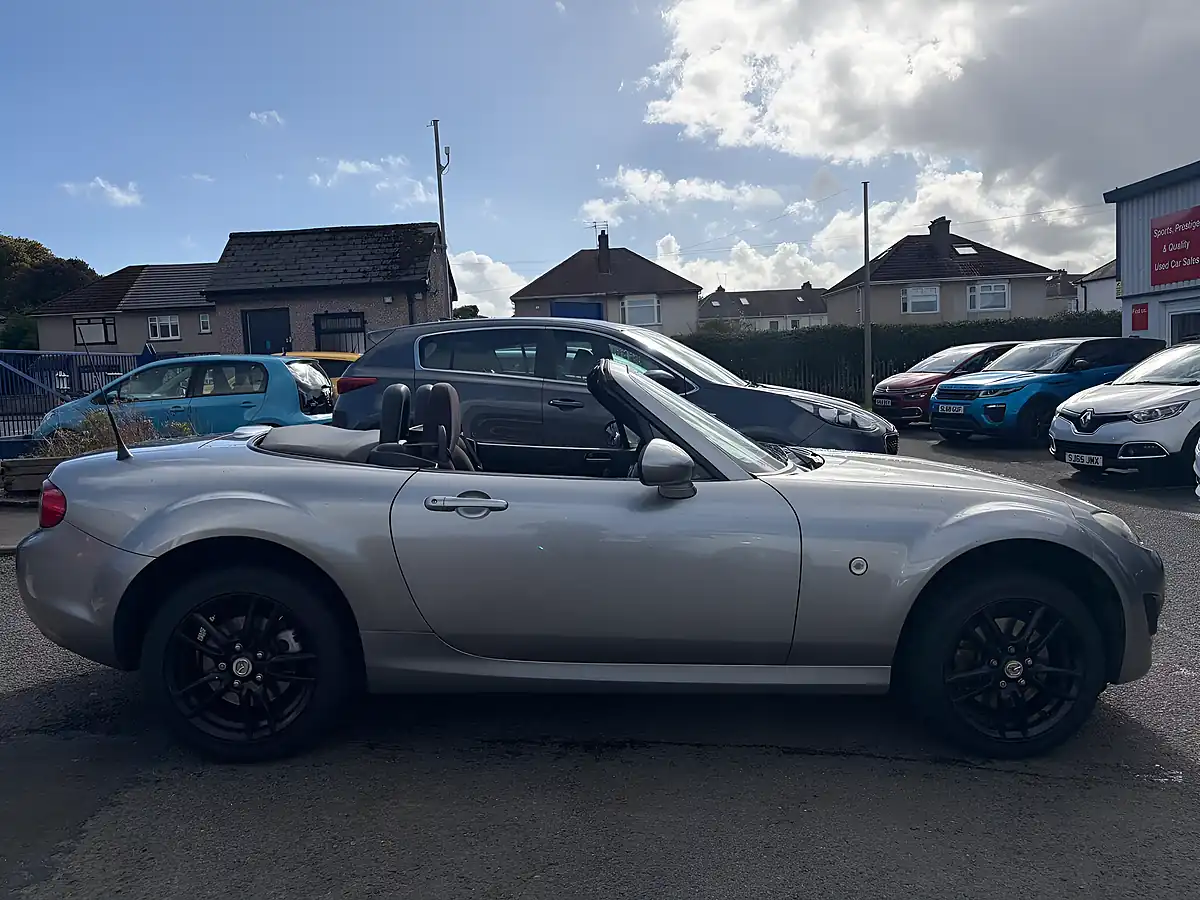 Used 2009 Mazda MX-5 Se Silver - Interior and Exterior details 4