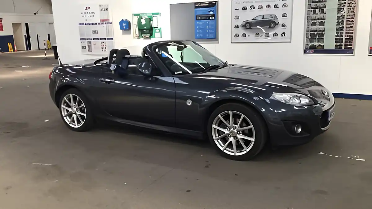 Used 2009 Mazda MX-5 Sport Tech Grey - Interior and Exterior details 7
