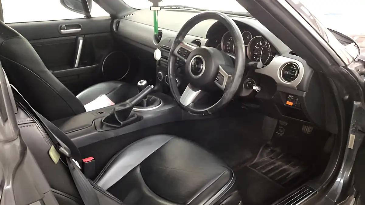 Used 2009 Mazda MX-5 Sport Tech Grey - Interior and Exterior details 8