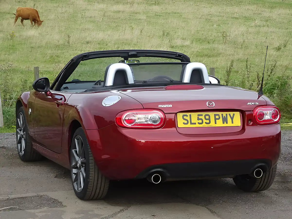 Used 2009 Mazda MX-5 Sport Tech Red - Interior and Exterior details 3