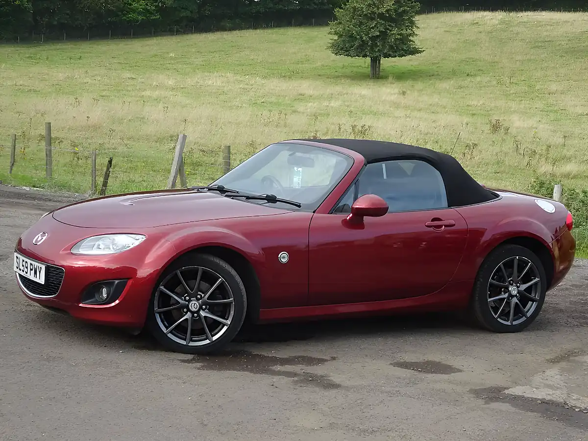 Used 2009 Mazda MX-5 Sport Tech Red - Interior and Exterior details 4