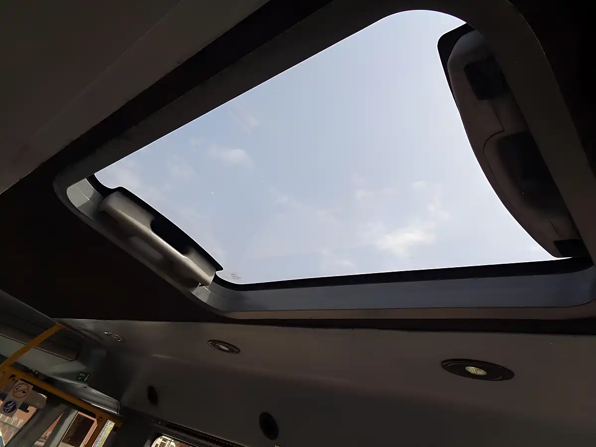Used 2009 Mercedes-Benz 207 Minibus White - Interior and Exterior details 13