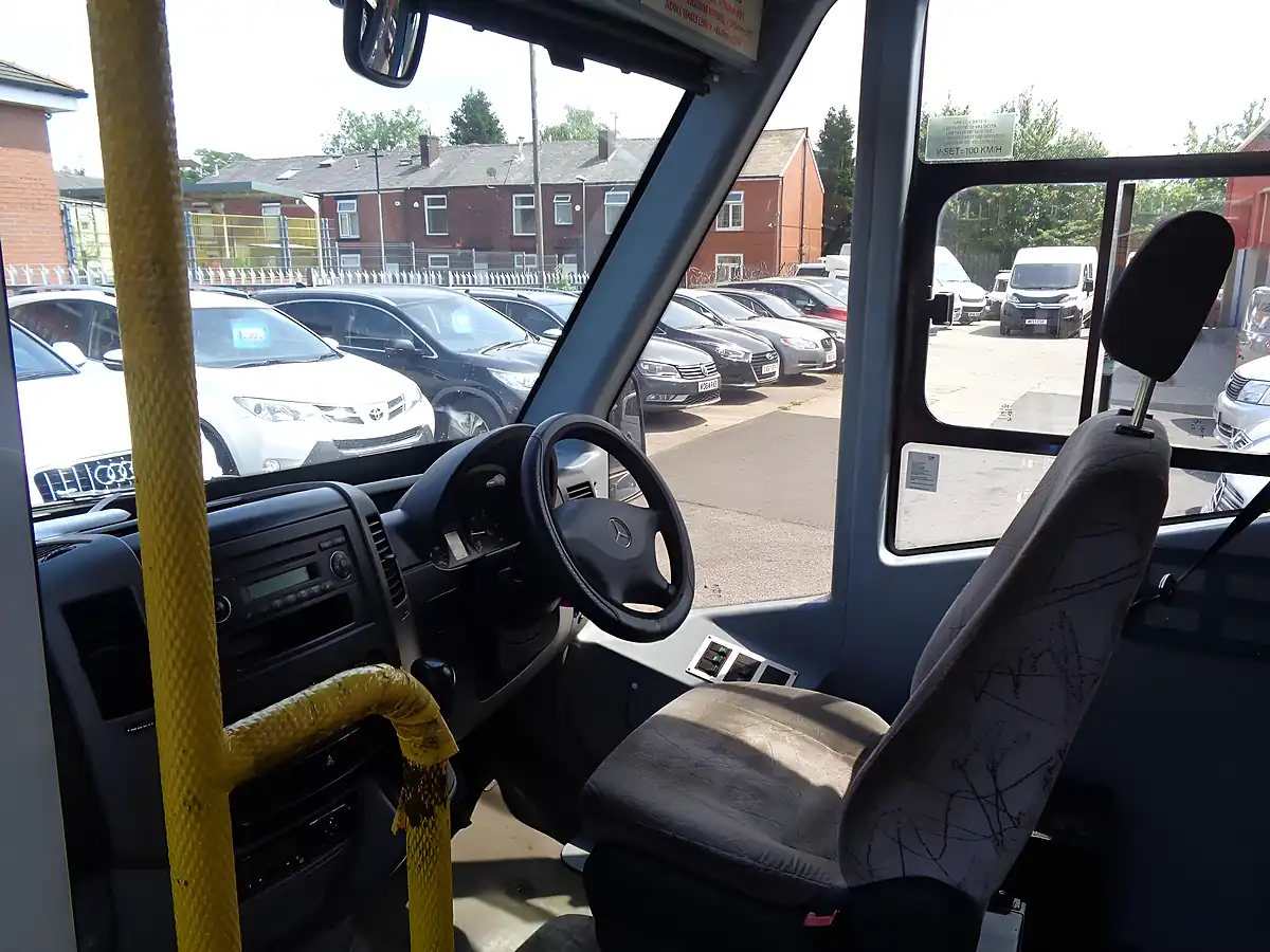 Used 2009 Mercedes-Benz 207 Minibus White - Interior and Exterior details 9