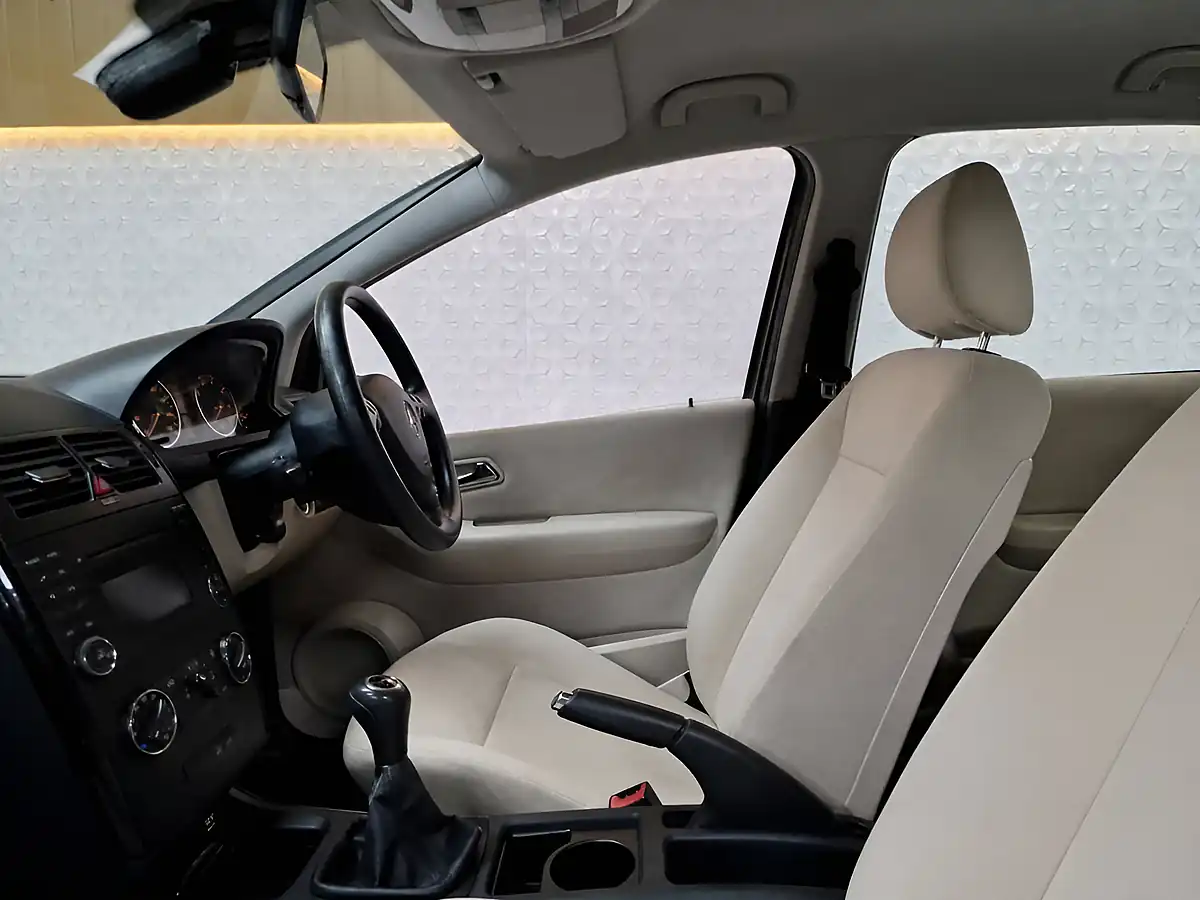 Used 2009 Mercedes-Benz a Class Classic Se Steppe Brown - Interior and Exterior details 4