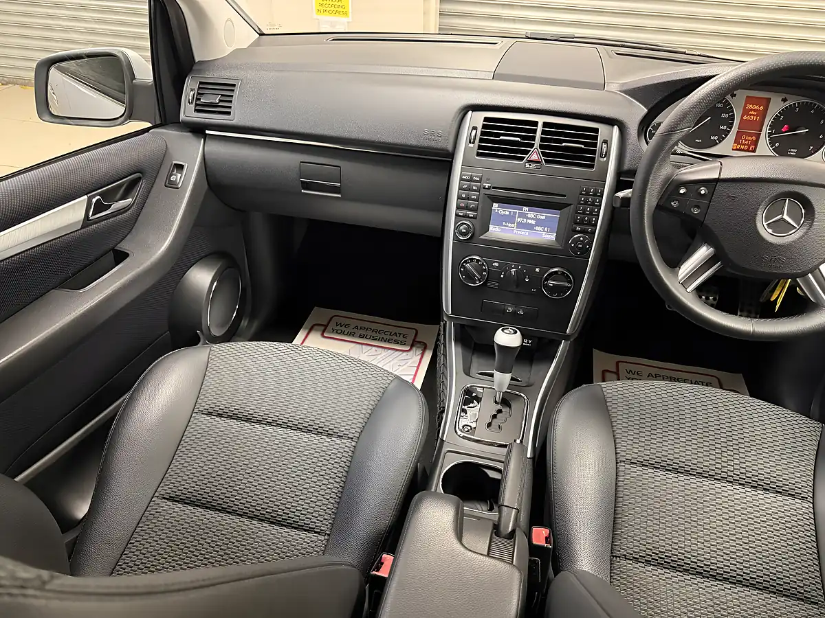 Used 2009 Mercedes-Benz B Class Sport Silver - Interior and Exterior details 12